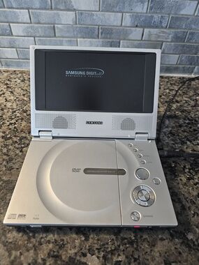 Samsung Silver Portable DVD Player with Built-In Speakers